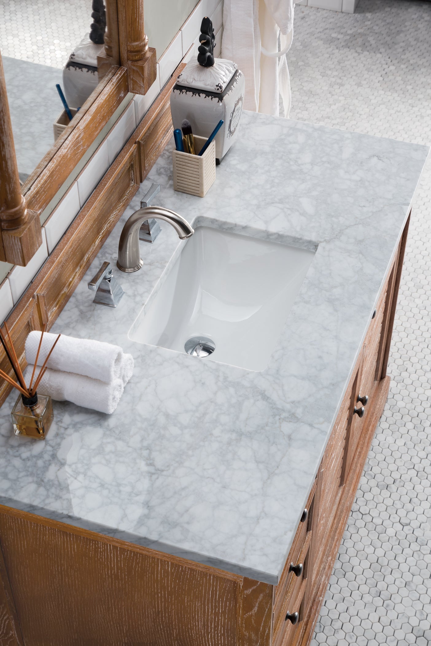 
                  
                    Savannah 60" Single Bathroom Vanity Single Bathroom Vanity James Martin Vanities Driftwood Carrara White Marble 
                  
                