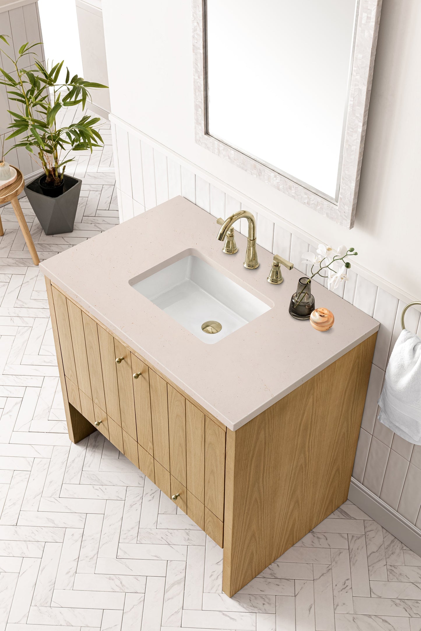 
                  
                    Hudson 36" Single Vanity in Light Natural Oak Single Bathroom Vanity James Martin Vanities Eternal Marfil Silestone 
                  
                