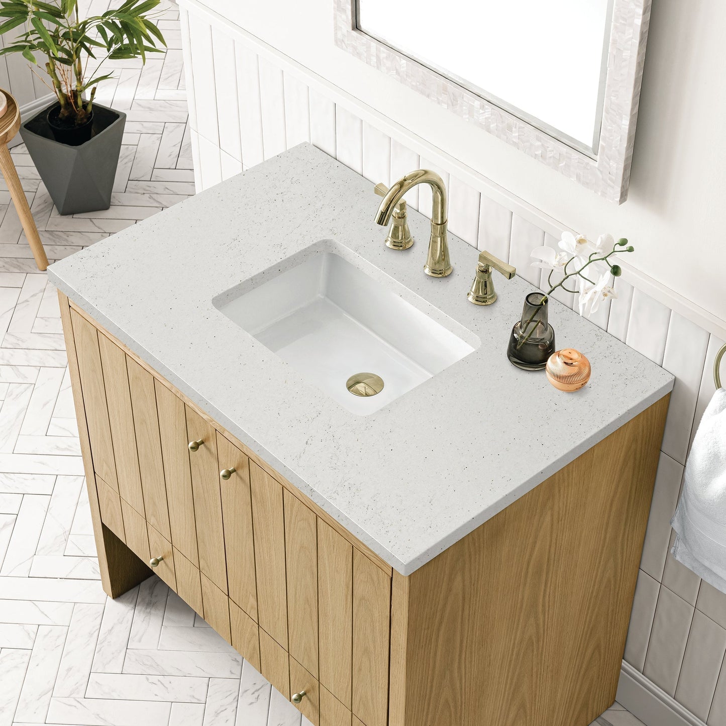 
                  
                    Hudson 36" Single Vanity in Light Natural Oak Single Bathroom Vanity James Martin Vanities Lime Delight Silestone 
                  
                