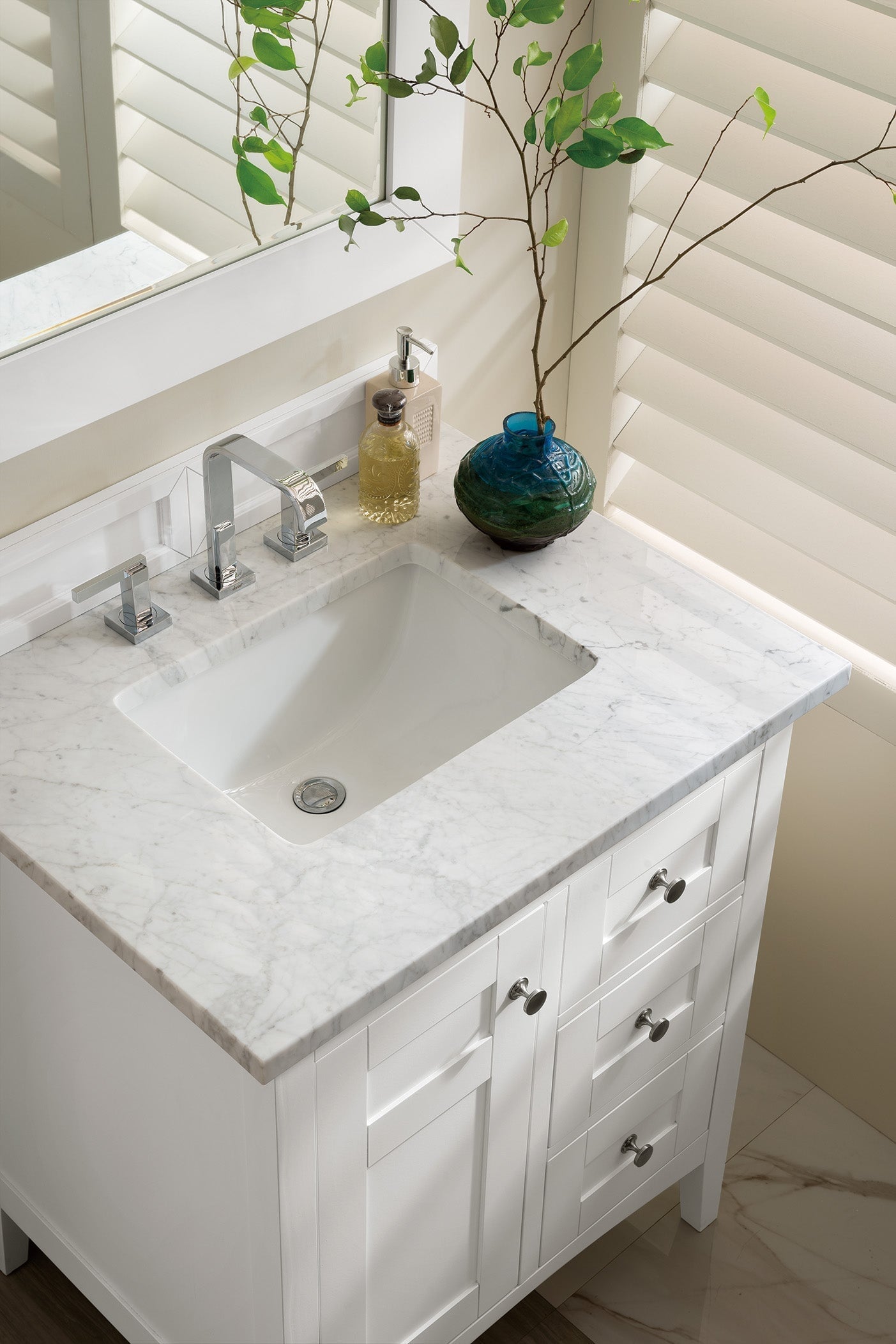 
                  
                    Palisades 30" Single Bathroom Vanity Single Bathroom Vanity James Martin Vanities Carrara White Marble 
                  
                