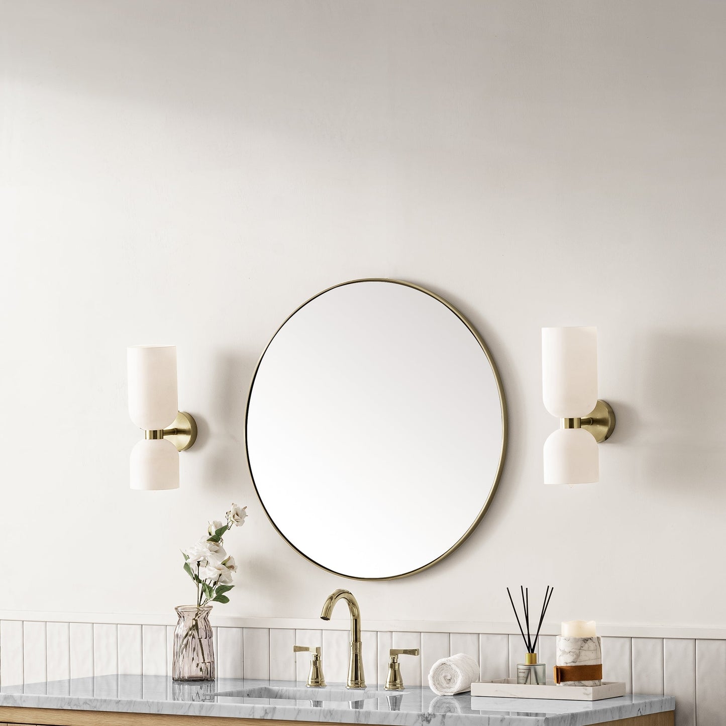 
                  
                    Rohe 30" Round Mirror in Champagne Brass Mirror James Martin Vanities 
                  
                