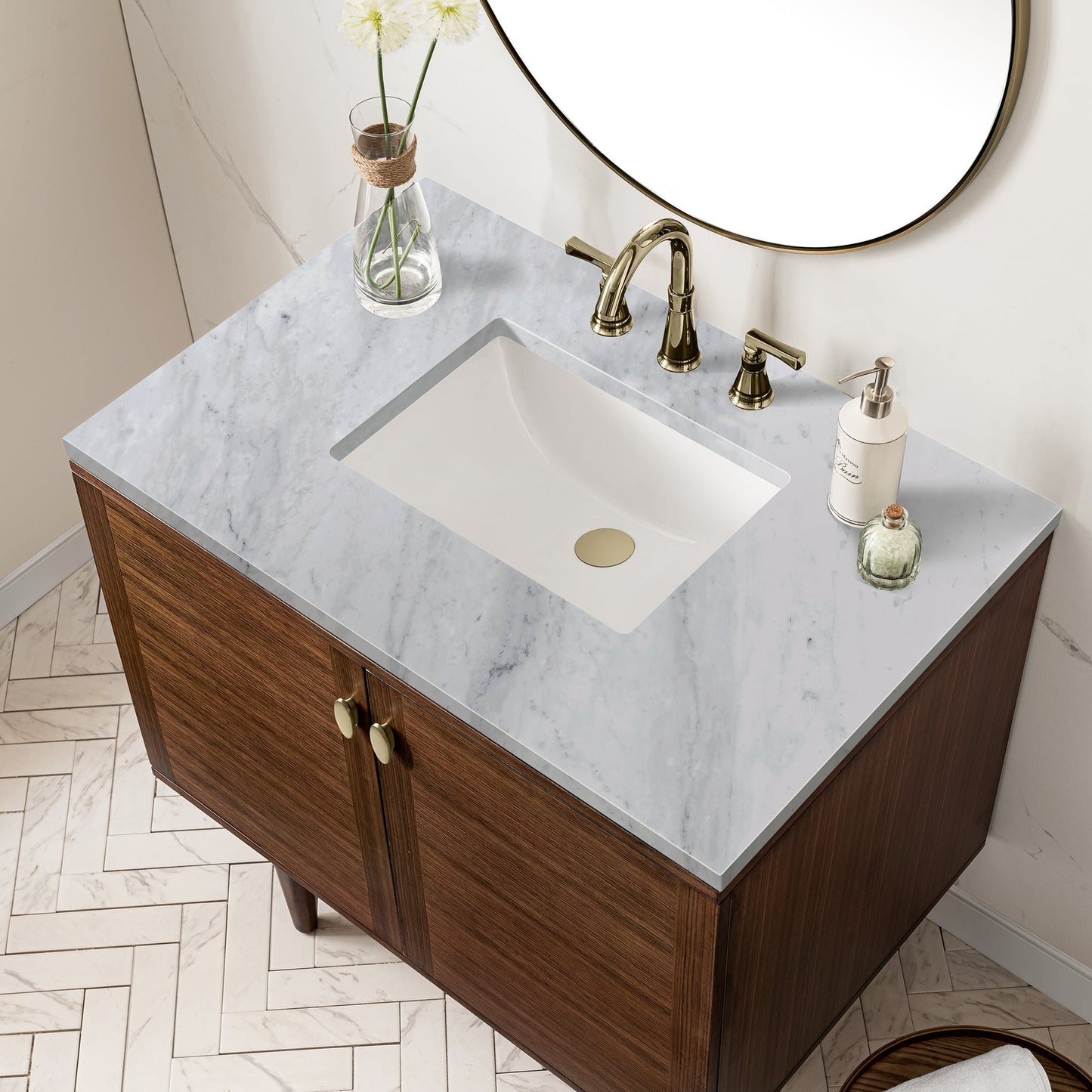 
                  
                    Amberly 36" Single Vanity Single Bathroom Vanity James Martin Vanities Carrara White Marble 
                  
                