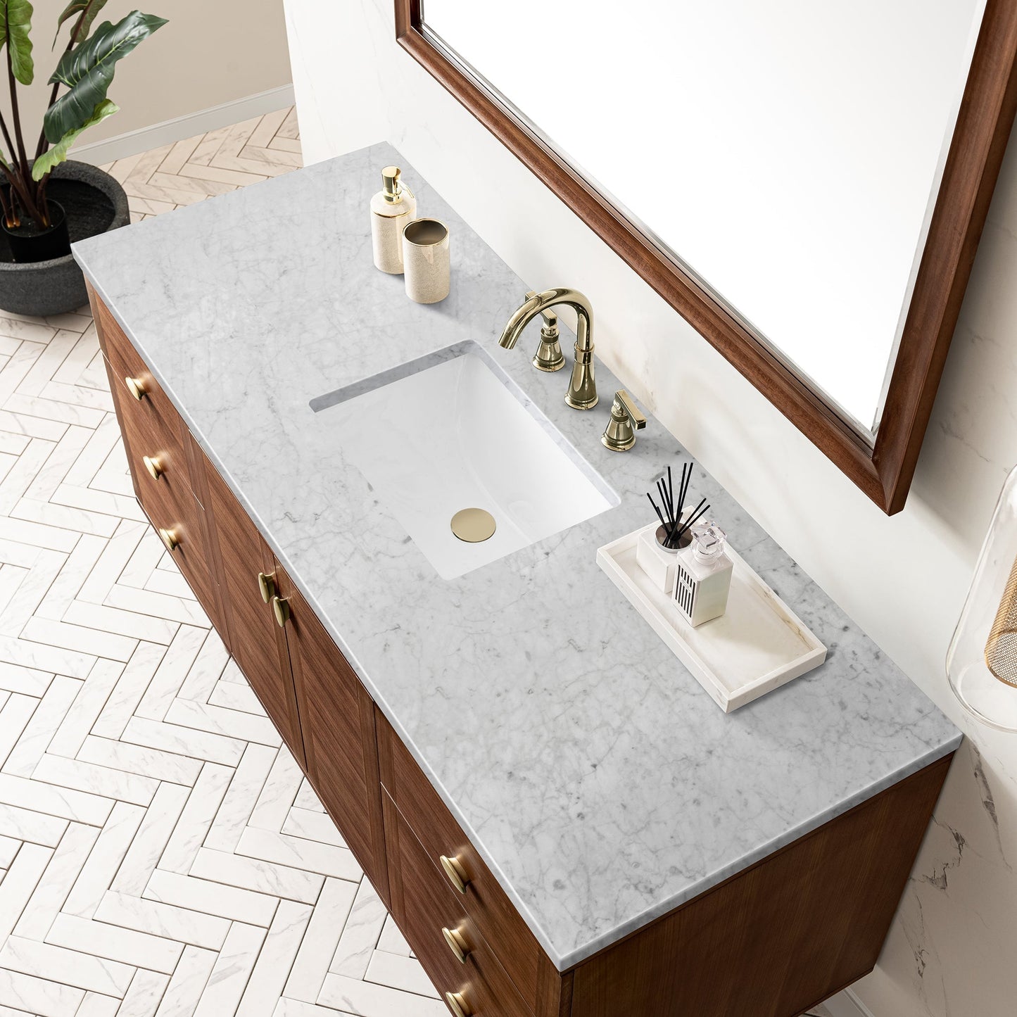 
                  
                    Amberly 60" Single Vanity Single Bathroom Vanity James Martin Vanities Carrara White Marble 
                  
                